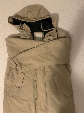 Water repellent, light coat, insulated, inside quilted, creamy color, with hood,